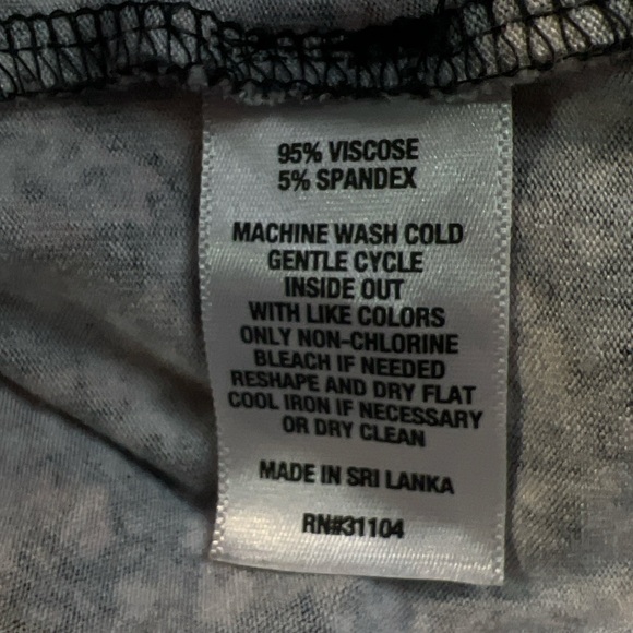 Wonderly EUC black pink gray and white patterned top. Size large - Picture 6 of 6